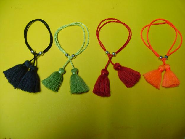 Pulseras de paulina con Borlas Artesanas . Somos fabricantes