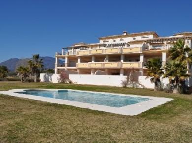 Apartamento con 2 dormitorios se vende en Estepona, Costa del Sol