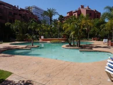 Apartamento con 3 dormitorios se vende en Marbella, Costa del Sol
