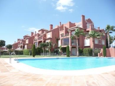 Apartamento con 2 dormitorios se vende en Benahavis, Costa del Sol