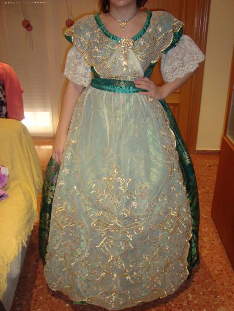 VENDO UN TRAJE DE FALLERA VALENCIANA EN PERFECTO ESTADO