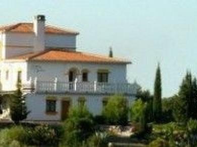 Chalet con 10 dormitorios se vende en Benajarafe, Costa del Sol