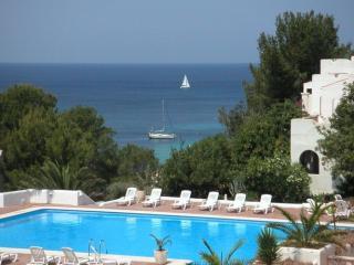 Apartamento en residencia : 6/6 personas - piscina - junto al mar - vistas a mar - cala tarida  ibiza  baleares  espana