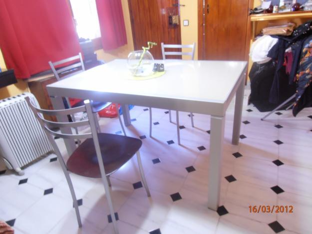 mesa cristal extensible + 6 sillas asiento madera