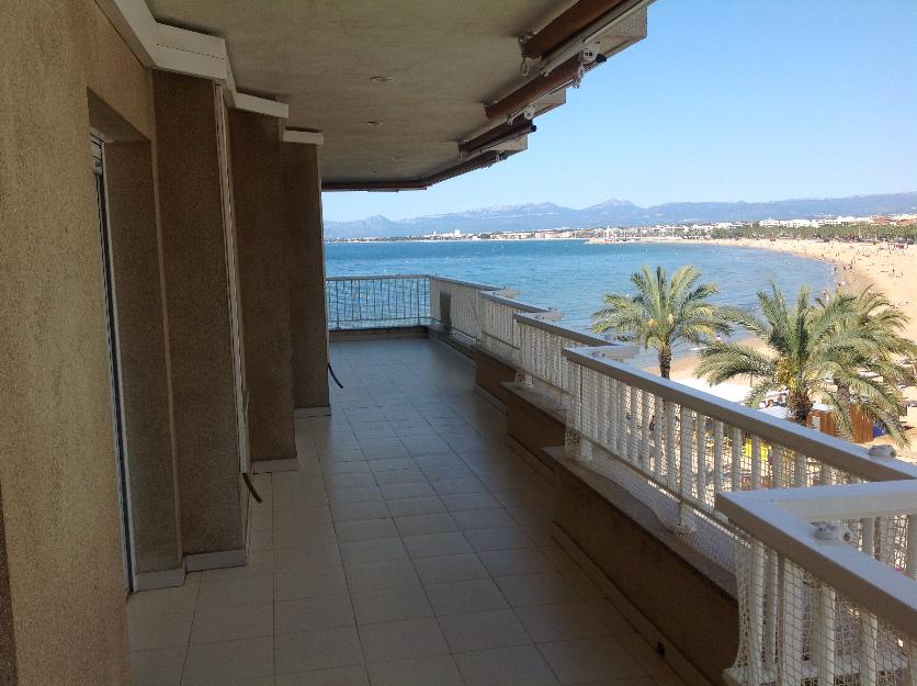 ¡¡ venta en salou gran piso 1ª línea de mar !!