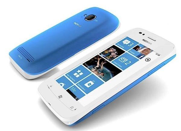 Vendo Nokia 710, casi nuevo