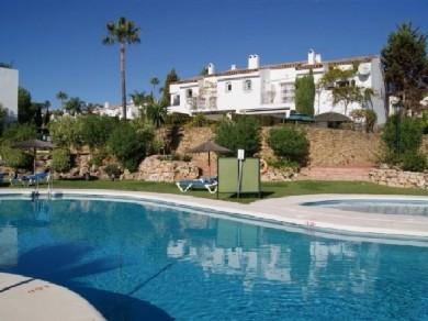 Adosado con 2 dormitorios se vende en Estepona, Costa del Sol