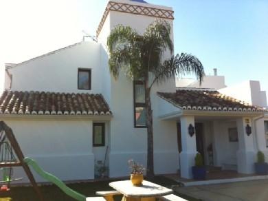 Chalet con 5 dormitorios se vende en Marbella, Costa del Sol