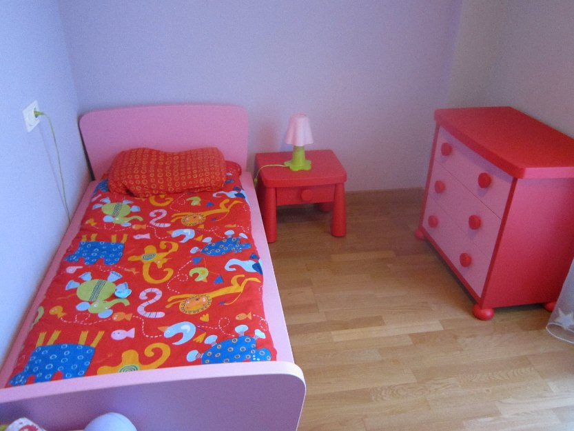 Dormitorio niña rosa rojo mammut