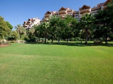 Apartamento con 3 dormitorios se vende en Marbella, Costa del Sol