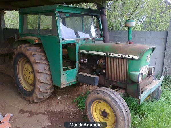 Se vende tractor John Deere mod. 2020