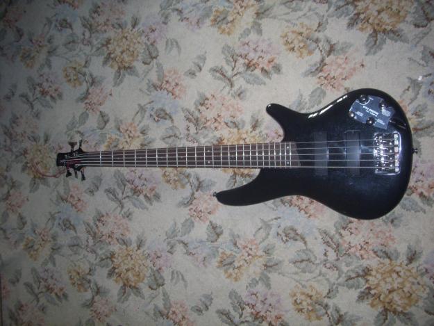 vendo bajo Ibanez 5 cuerdas o cambio por Ibanez o Fender de 4